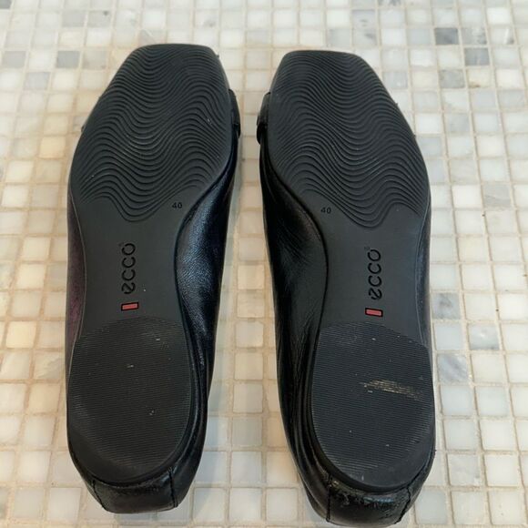 Ecco Shoes Black Leather Flats with Buckle Toe - Picture 9 of 12